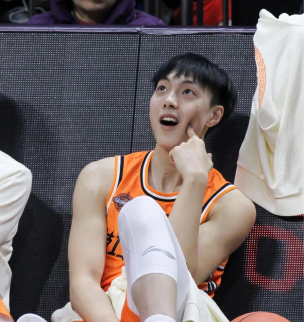 转会期CBA季后赛传出新动向；迈阿密热火队长鼓劲；管理层表态：底气十足；球队文化再被提及的简单介绍