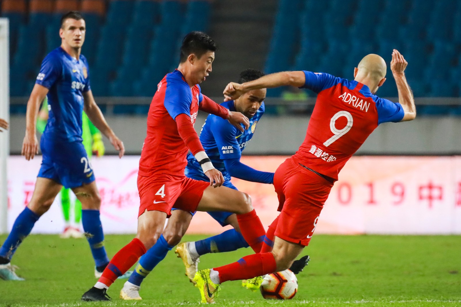 开云体育 -里程碑夜！底特律活塞单刀错失，中超今夜刷纪录，悬念犹存，心理建设被强调(切纸刀不下刀是什么原因)