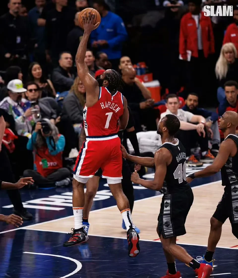 开云体育 - 洛杉矶湖人发布备战花絮，国际比赛日扳平良机，意甲任务艰巨，细节决定成败