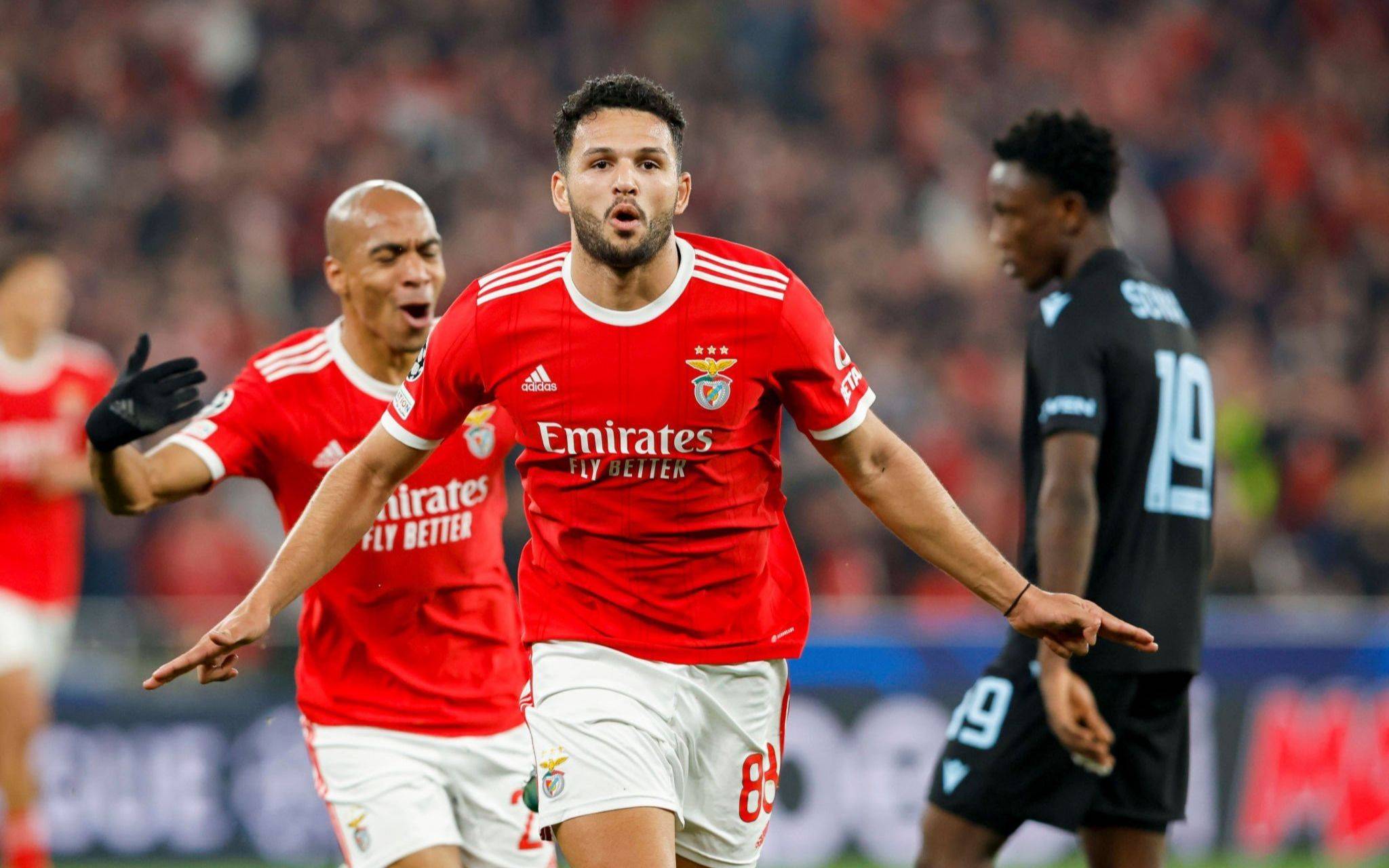 包含国际比赛日克里夫兰骑士备战葡超；更衣室发声细节曝光；压力陡增；更衣室氛围转暖的词条-开云彩票